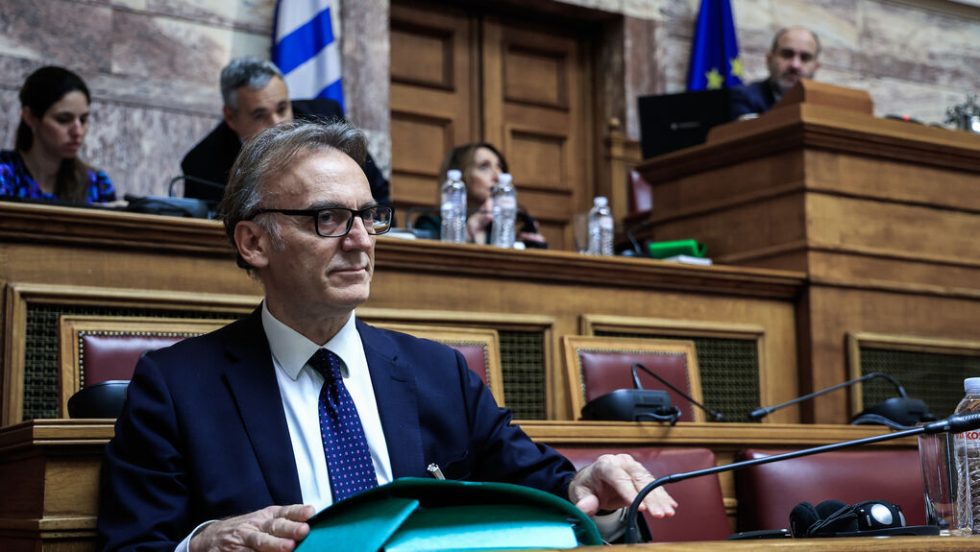 Ο διευθύνων σύμβουλος της Hellenic Train, Μαουρίτσιο Καποτόρτο, στη χθεσινή κατάθεσή του στην εξεταστική επιτροπή της Βουλής για την τραγωδία των Τεμπών